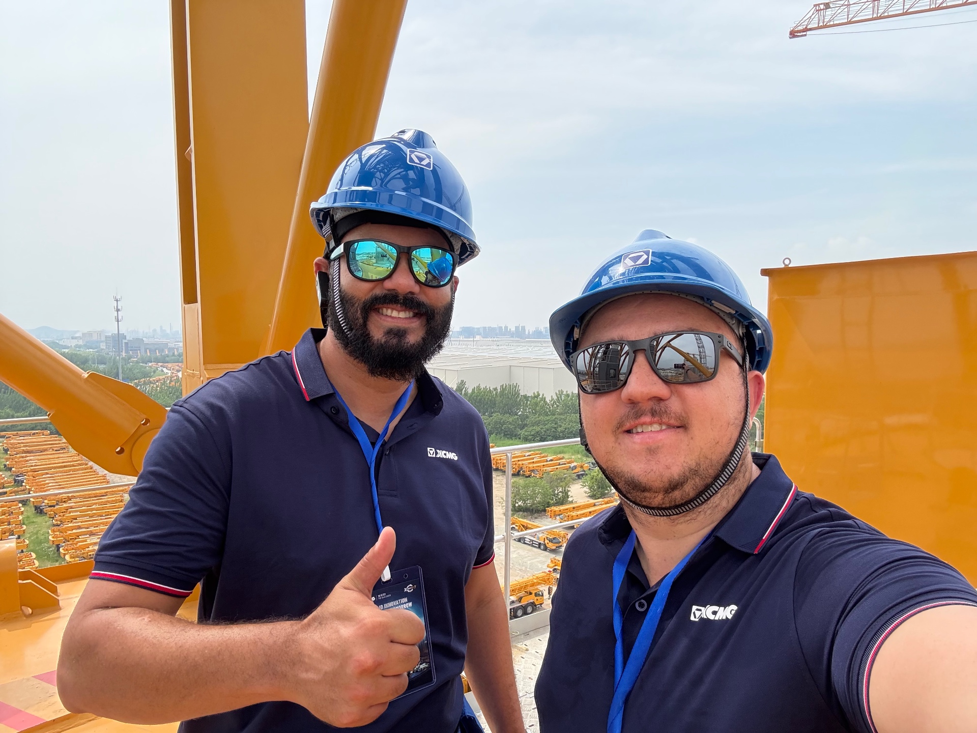 Visita técnica XCMG — pátio de guindastes